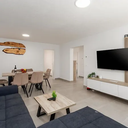 Apartment With Parking Space Savudrija, Umag - 27843 *