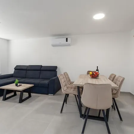 Apartment With Parking Space Savudrija, Umag - 27843 *